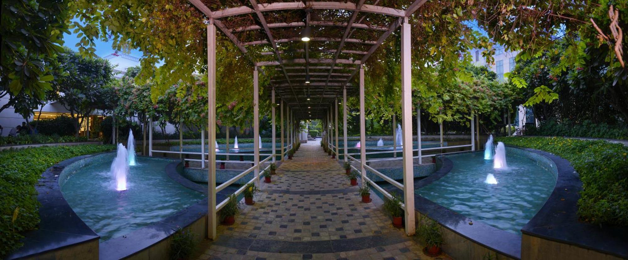Treehouse Hotel Club & Spa Dharuhera Bagian luar foto