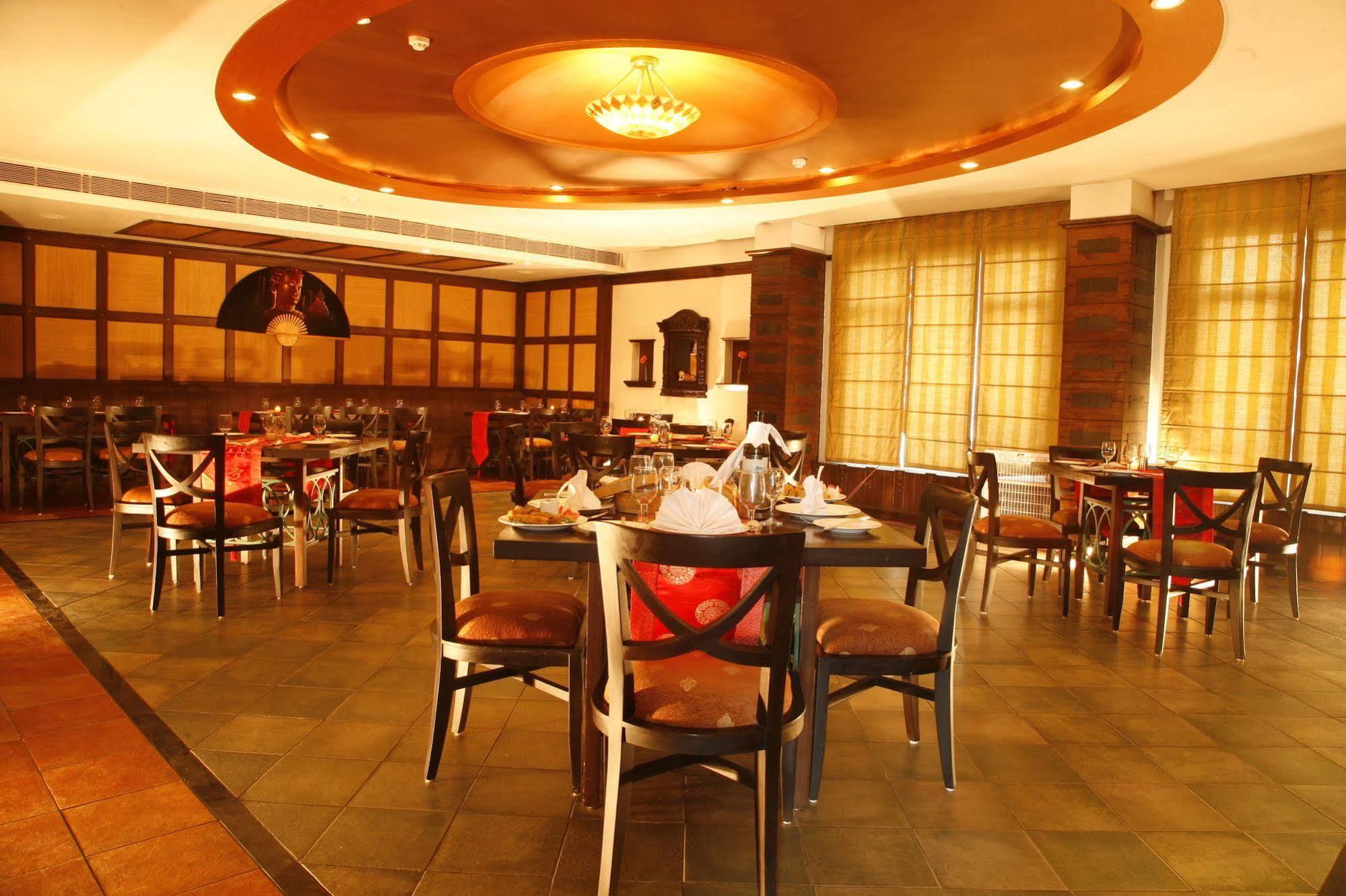 Treehouse Hotel Club & Spa Dharuhera Bagian luar foto