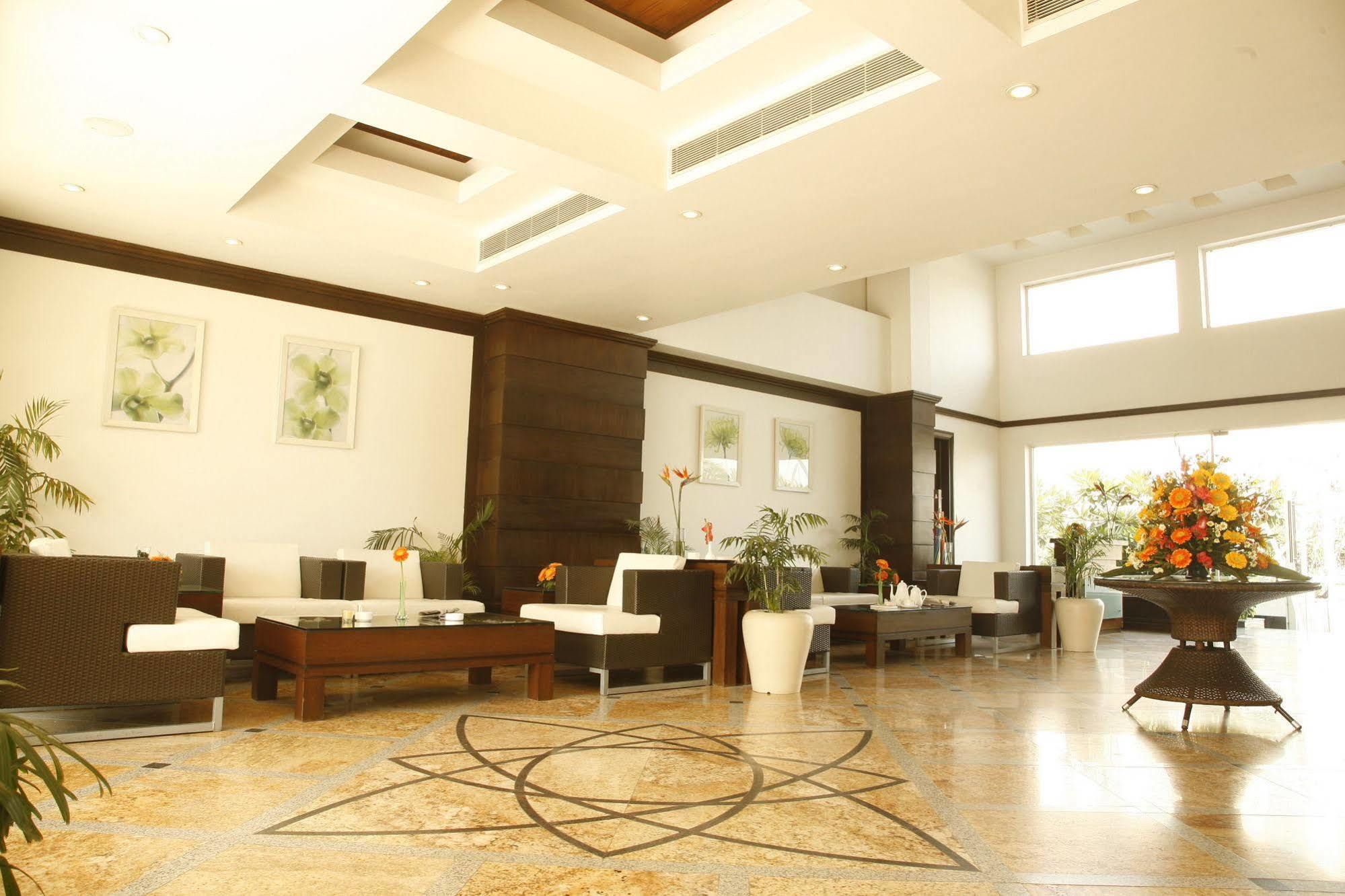 Treehouse Hotel Club & Spa Dharuhera Bagian luar foto