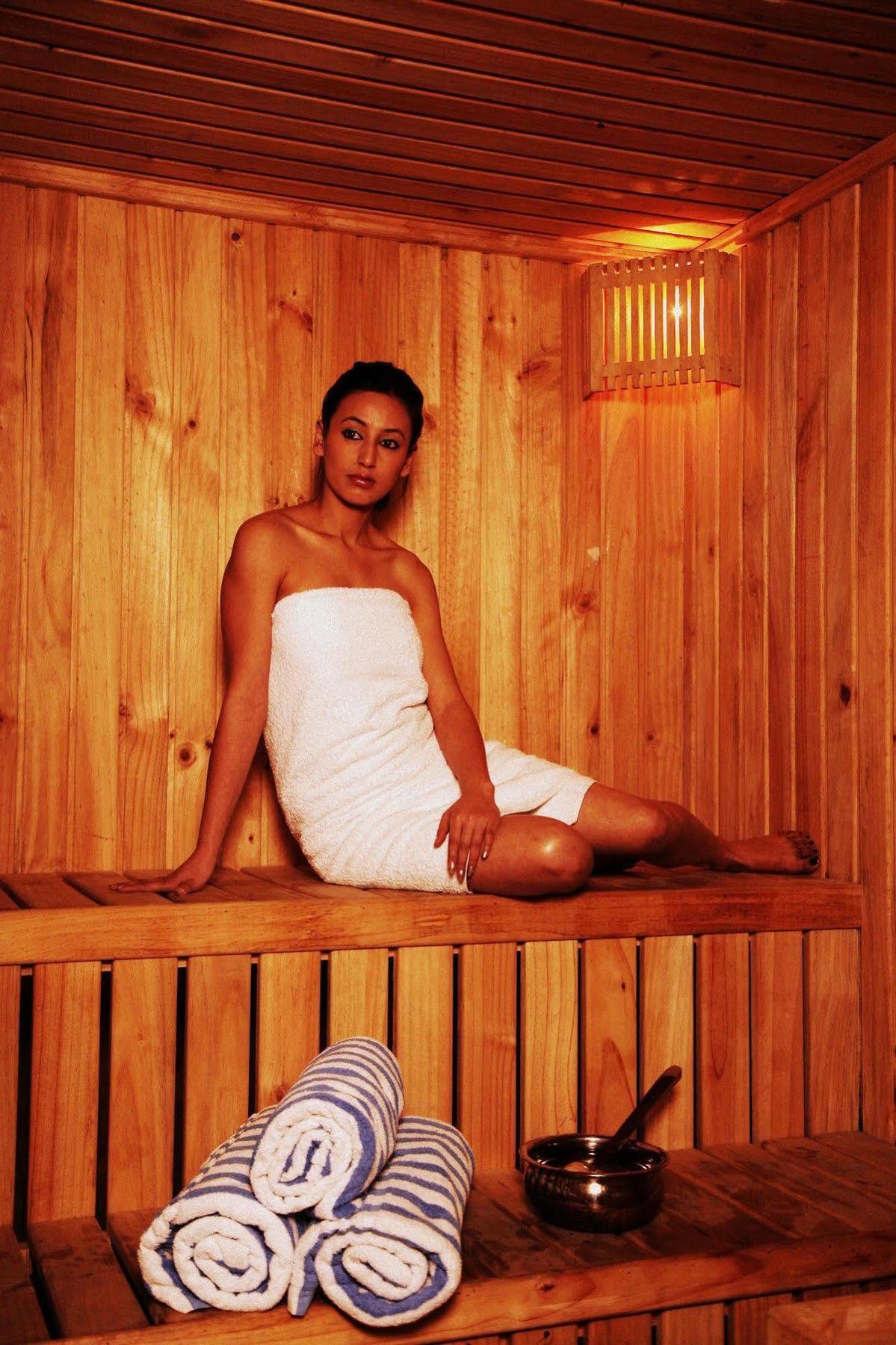 Treehouse Hotel Club & Spa Dharuhera Bagian luar foto