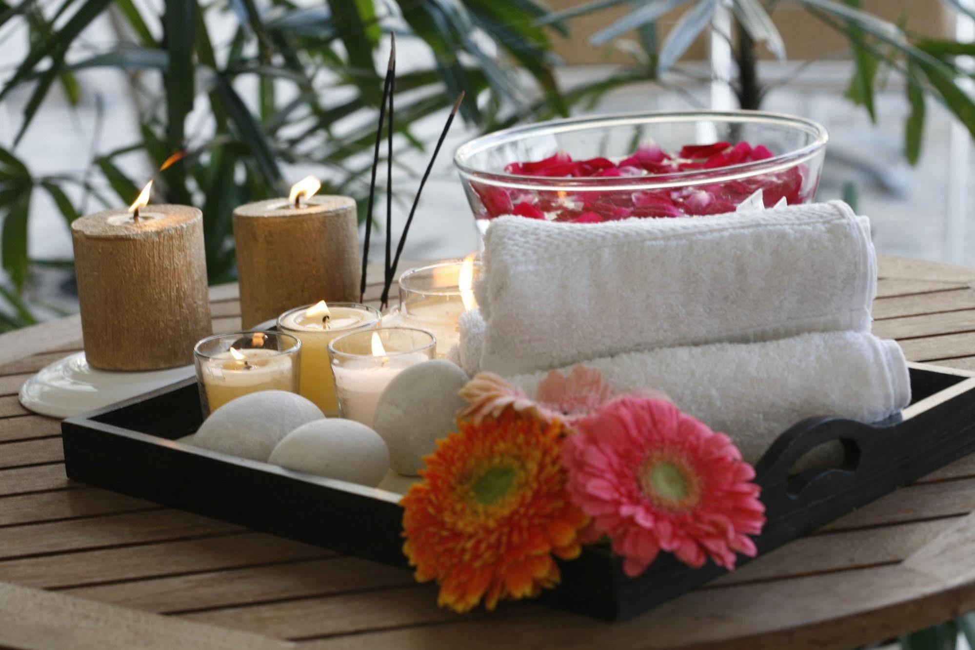 Treehouse Hotel Club & Spa Dharuhera Bagian luar foto