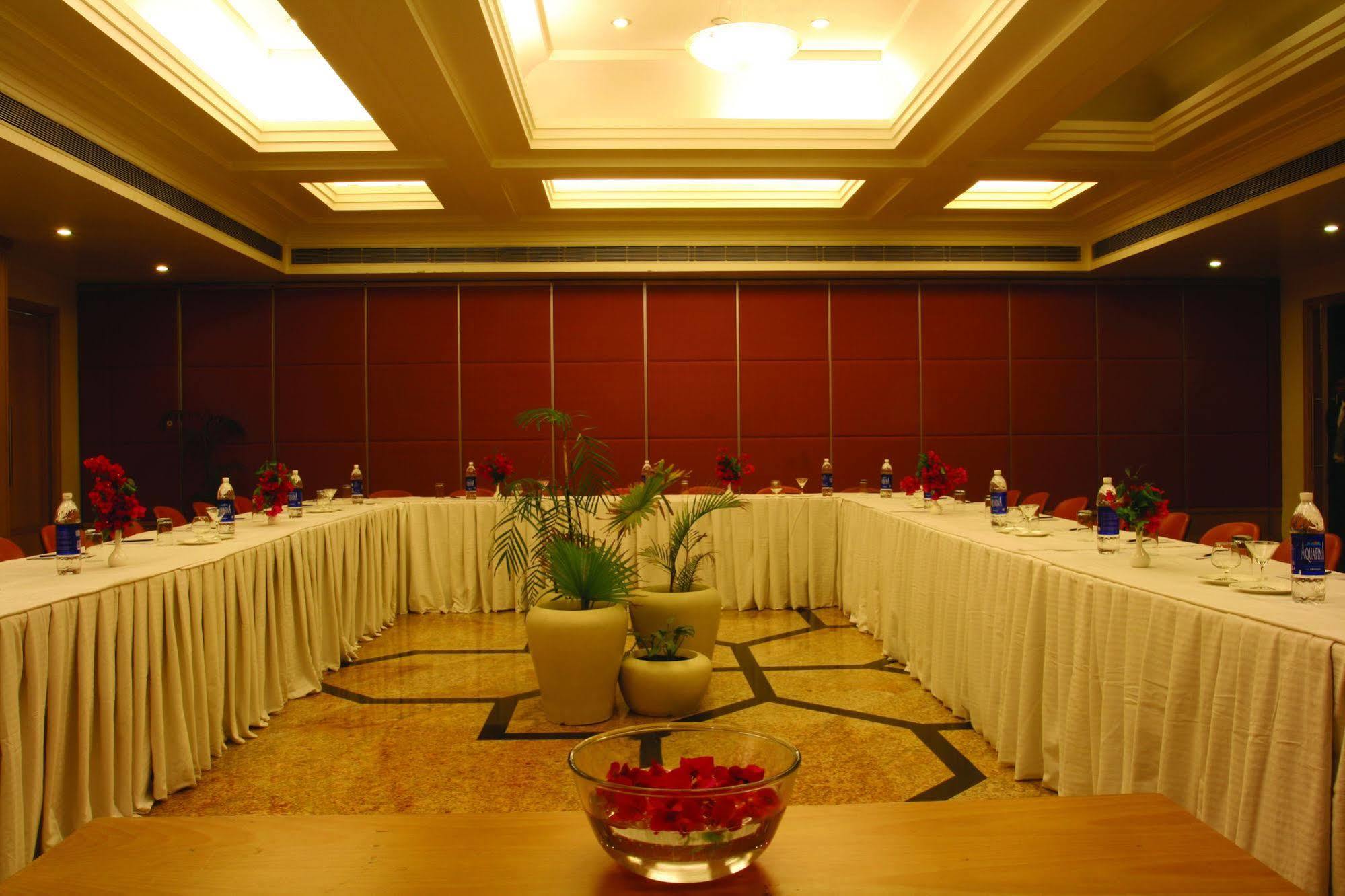 Treehouse Hotel Club & Spa Dharuhera Bagian luar foto