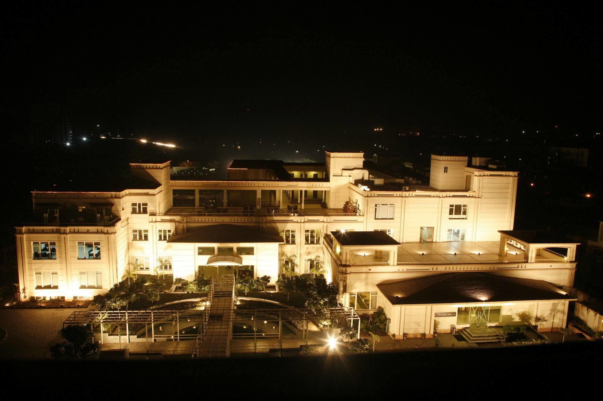 Treehouse Hotel Club & Spa Dharuhera Bagian luar foto