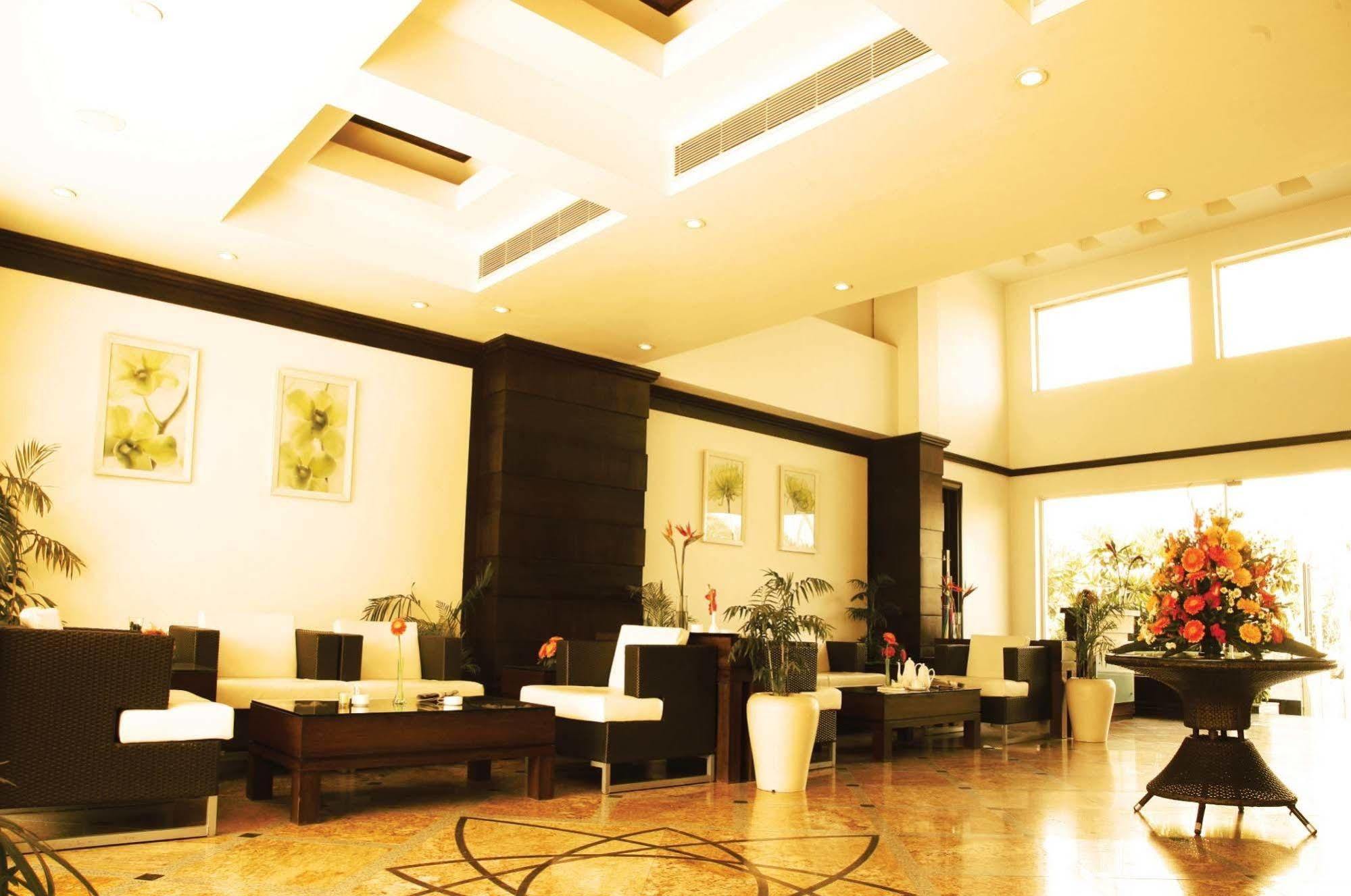 Treehouse Hotel Club & Spa Dharuhera Bagian luar foto