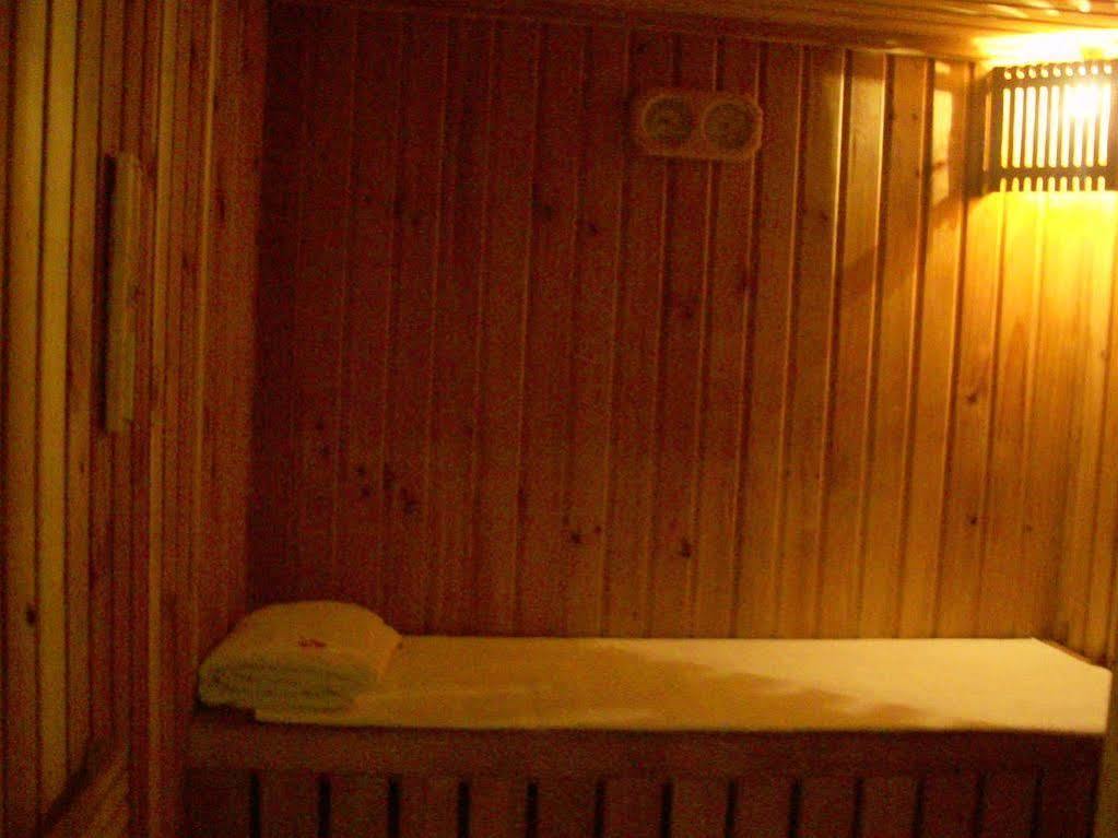 Treehouse Hotel Club & Spa Dharuhera Bagian luar foto