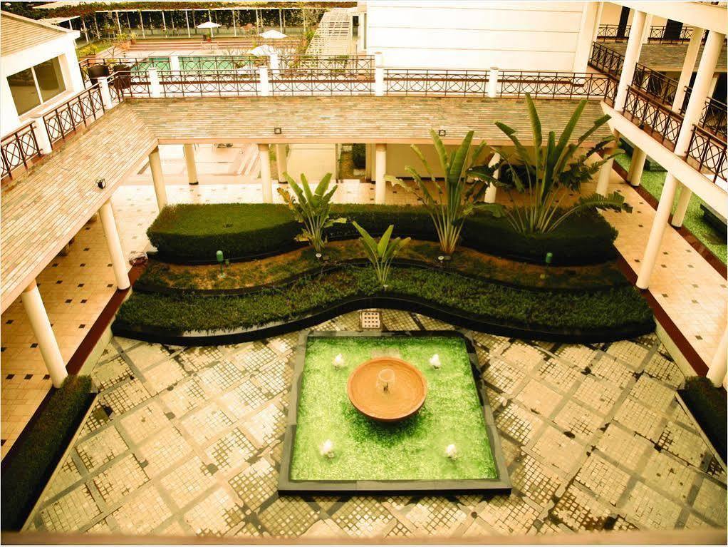 Treehouse Hotel Club & Spa Dharuhera Bagian luar foto