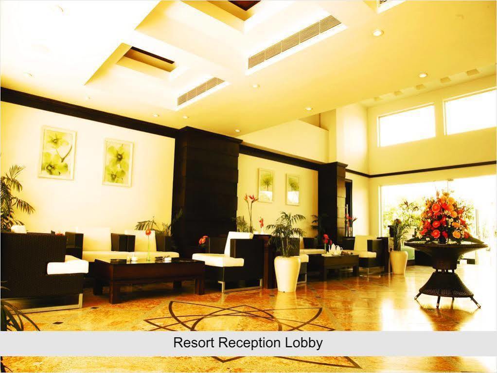 Treehouse Hotel Club & Spa Dharuhera Bagian luar foto